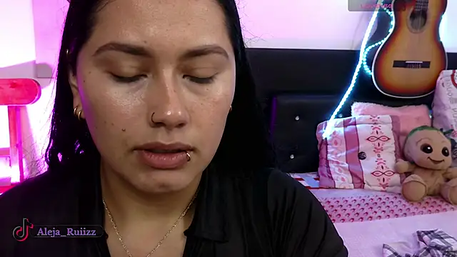 LauraRuiz1 online show from 09.08.25