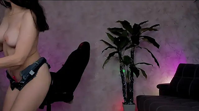 Emma7 online show from 05.18.26