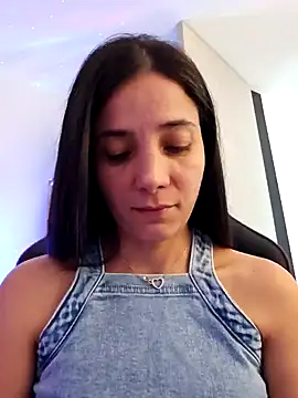 Snapshot of miaeyes chatting on 12.31.24 miaeyes online show from 12.31.24