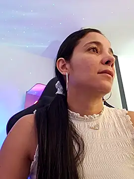 Snapshot of miaeyes chatting on 01.13.25 miaeyes online show from 01.13.25