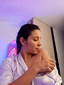 Snapshot of miaeyes chatting on 01.18.25 miaeyes online show from 01.18.25