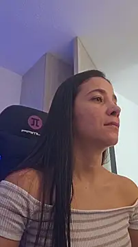 Snapshot of miaeyes chatting on 11.19.25 miaeyes online show from 11.19.25