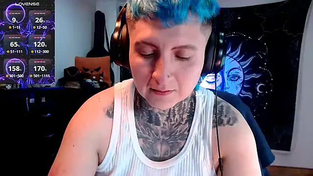 Snapshot of Marieblueeyes chatting on 02.08.25 Marieblueeyes online show from 02.08.25