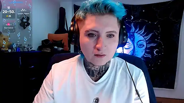 Snapshot of Marieblueeyes chatting on 02.11.25 Marieblueeyes online show from 02.11.25