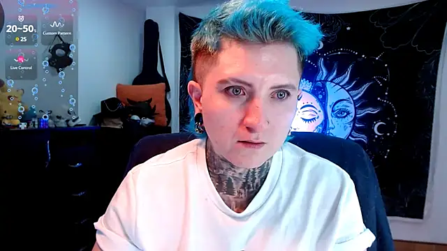 Snapshot of Marieblueeyes chatting on 02.11.25 Marieblueeyes online show from 02.11.25