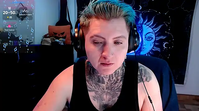 Snapshot of Marieblueeyes chatting on 02.15.25 Marieblueeyes online show from 02.15.25