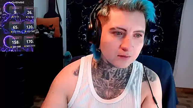 Snapshot of Marieblueeyes chatting on 02.18.25 Marieblueeyes online show from 02.18.25