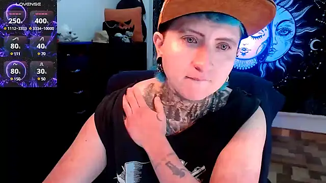 Snapshot of Marieblueeyes chatting on 02.19.25 Marieblueeyes online show from 02.19.25