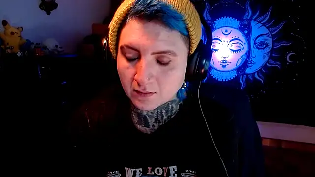 Snapshot of Marieblueeyes chatting on 02.21.25 Marieblueeyes online show from 02.21.25