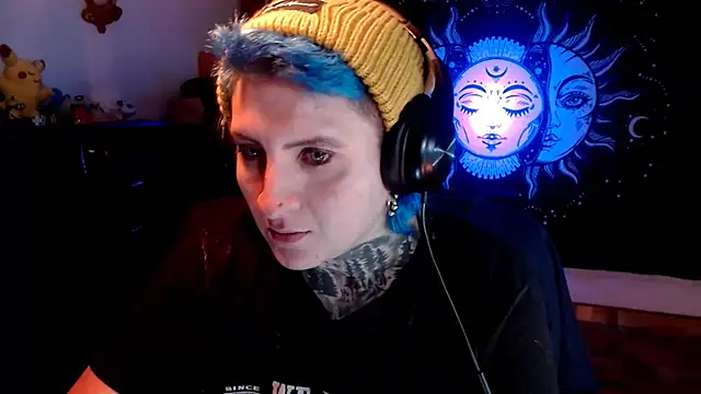 Snapshot of Marieblueeyes chatting on 02.21.25 Marieblueeyes online show from 02.21.25