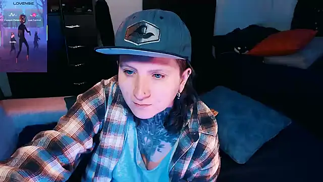 Snapshot of Marieblueeyes chatting on 10.05.25 Marieblueeyes online show from 10.05.25