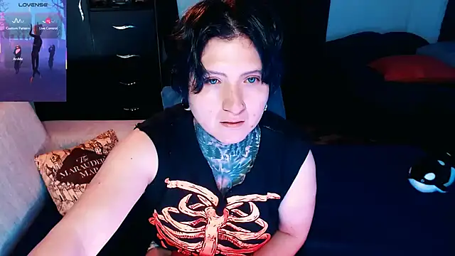 Snapshot of Marieblueeyes chatting on 10.11.25 Marieblueeyes online show from 10.11.25