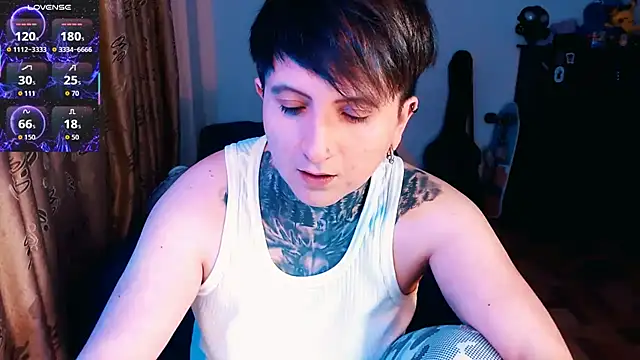 Snapshot of Marieblueeyes chatting on 10.23.25 Marieblueeyes online show from 10.23.25