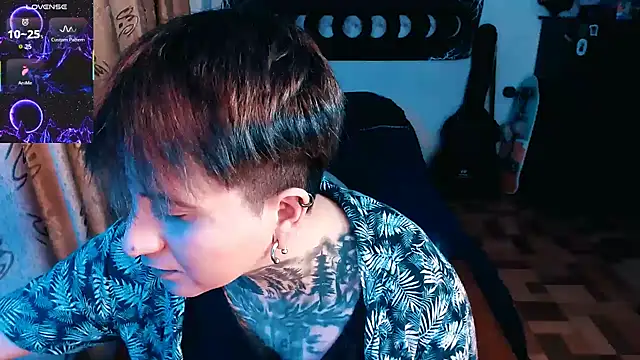 Snapshot of Marieblueeyes chatting on 10.24.25 Marieblueeyes online show from 10.24.25