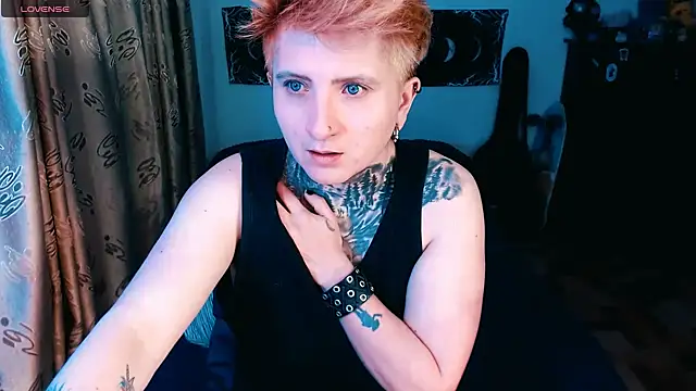 Snapshot of Marieblueeyes chatting on 10.30.25 Marieblueeyes online show from 10.30.25