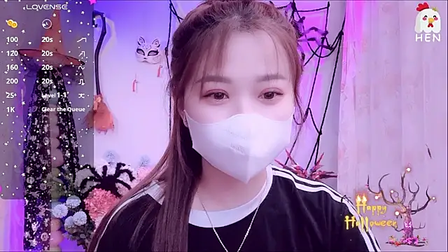 Snapshot of hen237 chatting on 10.23.25 hen237 online show from 10.23.25