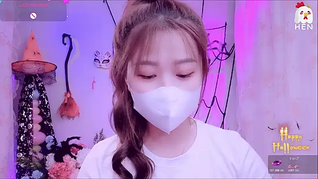 Snapshot of hen237 chatting on 10.27.25 hen237 online show from 10.27.25