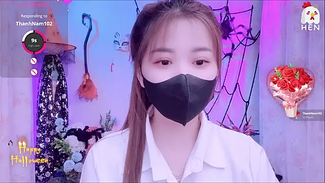 Snapshot of hen237 chatting on 10.31.25 hen237 online show from 10.31.25