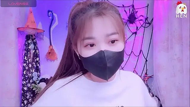 Snapshot of hen237 chatting on 11.02.25 hen237 online show from 11.02.25