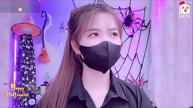 Snapshot of hen237 chatting on 11.05.25 hen237 online show from 11.05.25