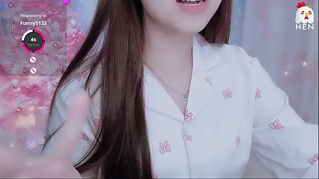 Snapshot of hen237 chatting on 12.18.25 hen237 online show from 12.18.25