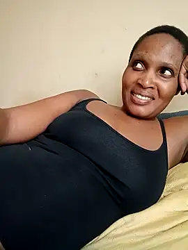 Snapshot of Nonelela chatting on 10.31.25 Nonelela online show from 10.31.25