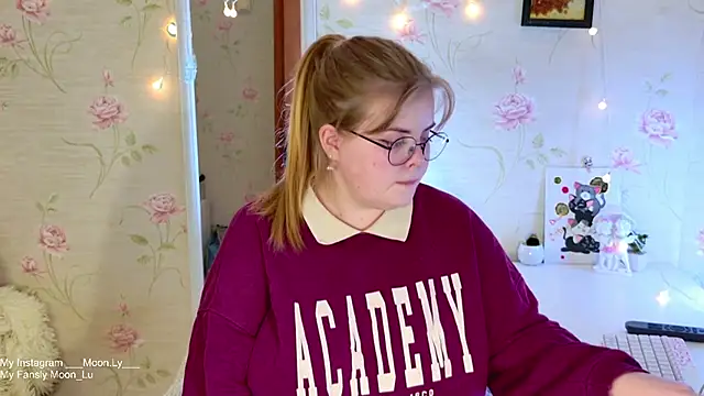 Snapshot of sinnamon_ chatting on 12.02.25 sinnamon online show from 12.02.25