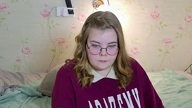 Snapshot of sinnamon_ chatting on 02.20.26 sinnamon online show from 02.20.26