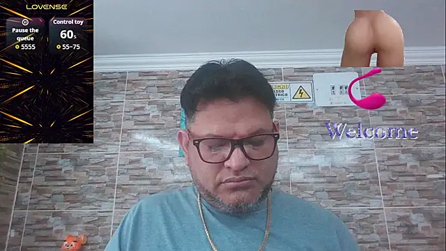 Snapshot of SexDiffrent chatting on 10.26.25 SexDiffrent online show from 10.26.25