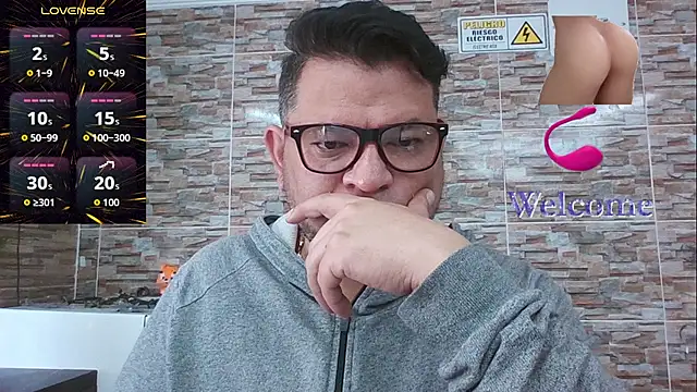 Snapshot of SexDiffrent chatting on 10.28.25 SexDiffrent online show from 10.28.25