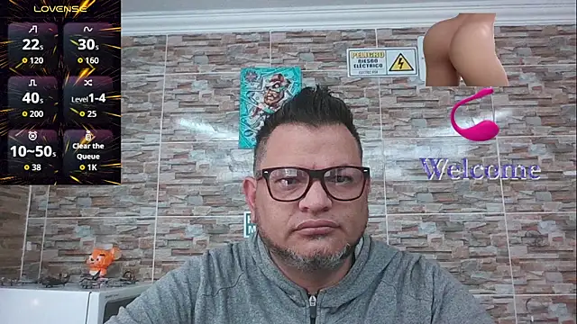 Snapshot of SexDiffrent chatting on 11.05.25 SexDiffrent online show from 11.05.25