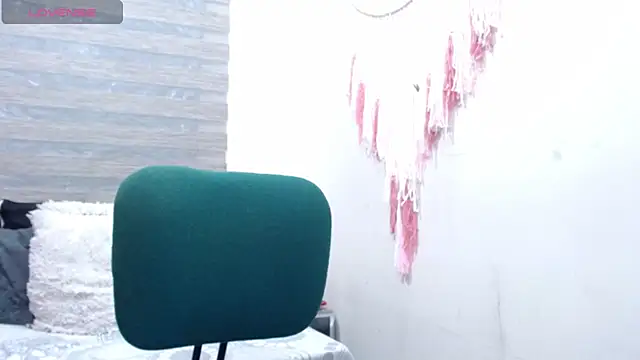 Snapshot of Tefanny_Arias chatting on 10.16.25 Tefanny Arias online show from 10.16.25