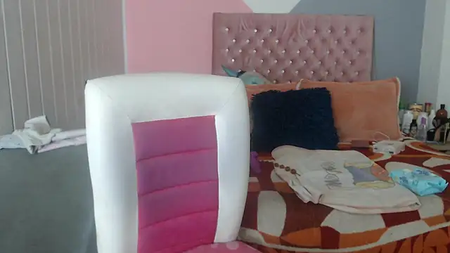 Snapshot of Negrabig chatting on 02.18.25 Negrabig online show from 02.18.25