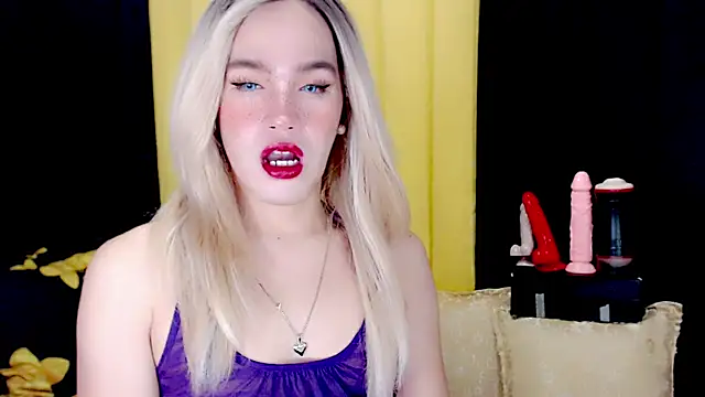 Snapshot of arianneXXX_ts chatting on 09.08.25 arianneXXX ts online show from 09.08.25