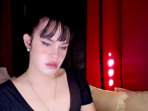 Snapshot of arianneXXX_ts chatting on 10.11.25 arianneXXX ts online show from 10.11.25