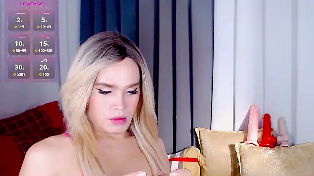 Snapshot of arianneXXX_ts chatting on 11.12.25 arianneXXX ts online show from 11.12.25