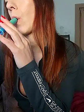 Snapshot of clara-francaise chatting on 06.03.26 clara-francaise online show from 06.03.26