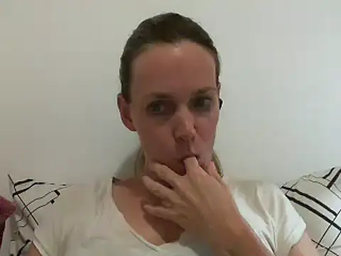 Annylove1 online show from 03.19.25