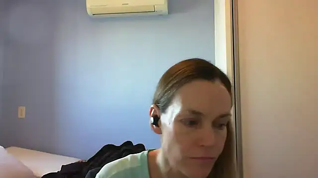 Annylove1 online show from 10.17.25