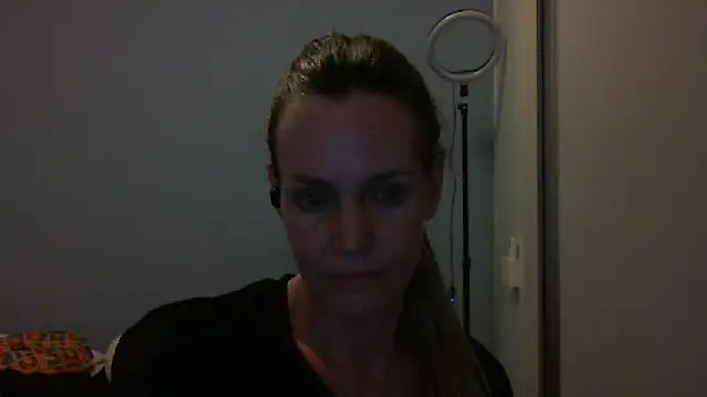 Annylove1 online show from 10.24.25