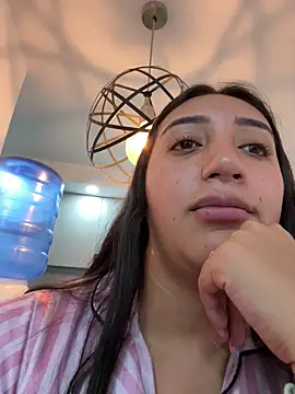 Snapshot of Hannahoff chatting on 02.09.25 Hannahoff online show from 02.09.25