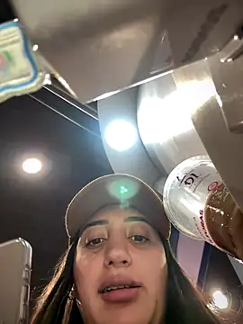 Snapshot of Hannahoff chatting on 09.29.25 Hannahoff online show from 09.29.25