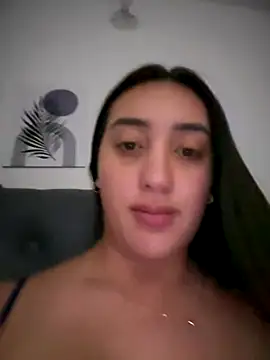 Snapshot of Hannahoff chatting on 10.12.25 Hannahoff online show from 10.12.25