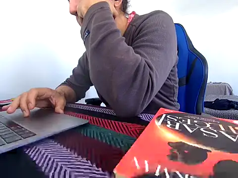 Snapshot of ALPHANDRE chatting on 11.16.25 ALPHANDRE online show from 11.16.25