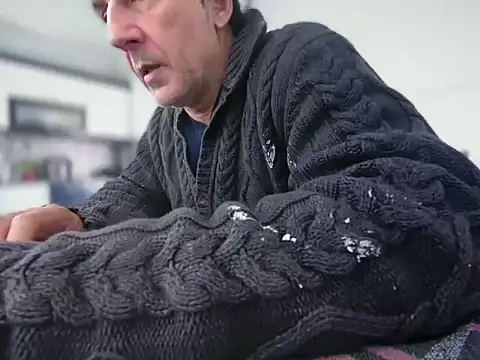 Snapshot of ALPHANDRE chatting on 12.16.25 ALPHANDRE online show from 12.16.25