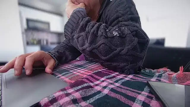 Snapshot of ALPHANDRE chatting on 12.19.25 ALPHANDRE online show from 12.19.25