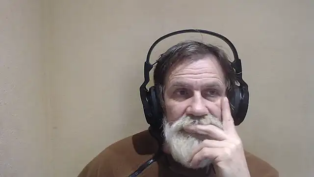 Snapshot of AlexNudo chatting on 01.31.25 AlexNudo online show from 01.31.25