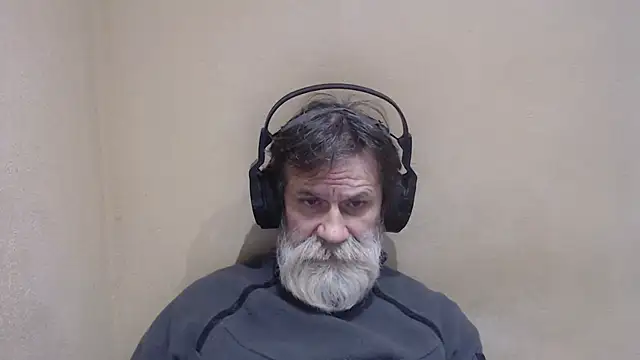 Snapshot of AlexNudo chatting on 02.22.25 AlexNudo online show from 02.22.25