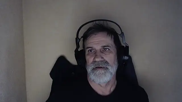 Snapshot of AlexNudo chatting on 10.14.25 AlexNudo online show from 10.14.25