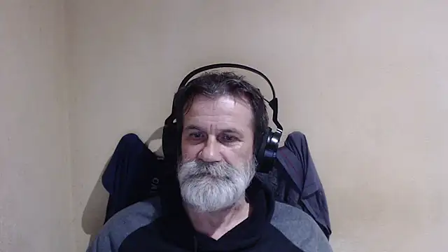 Snapshot of AlexNudo chatting on 11.14.25 AlexNudo online show from 11.14.25